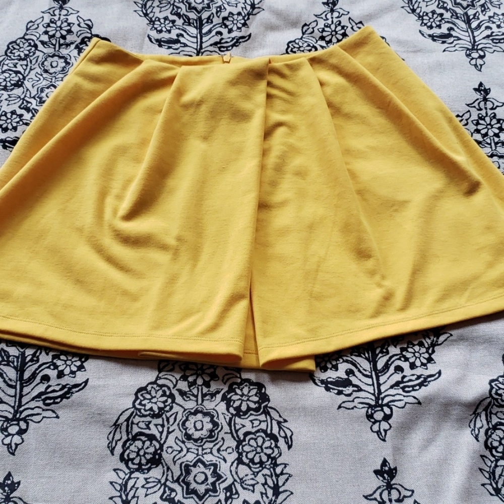 Yellow Pleated Circle Skirt w/Pockets
